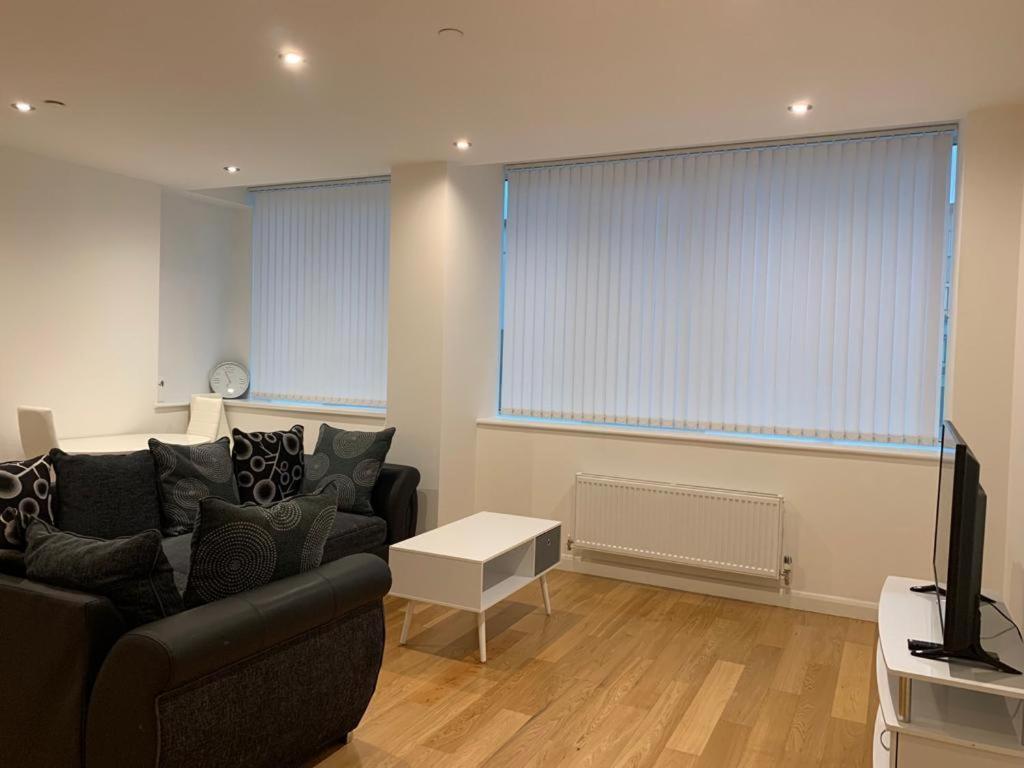 Modern 2 Bed 2 Bath Apartment In Central Croydon! المظهر الخارجي الصورة