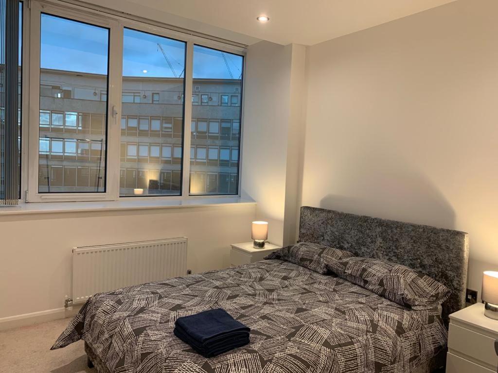 Modern 2 Bed 2 Bath Apartment In Central Croydon! المظهر الخارجي الصورة